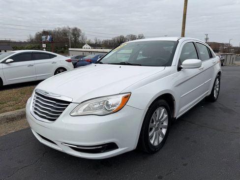 Used 2014 Chrysler 200 Touring image 3