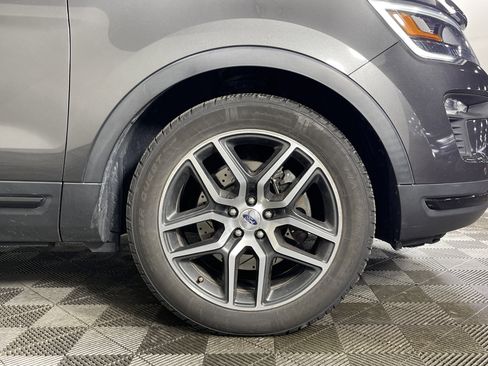 Used 2018 Ford Explorer Sport w/ Equipment Group 401A image 9