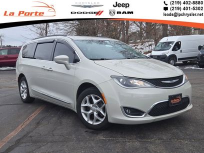 Used 2017 Chrysler Pacifica Touring-L w/ Tire & Wheel Group