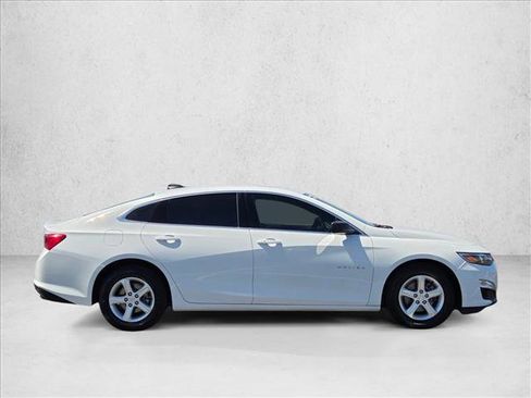 Used 2023 Chevrolet Malibu LS image 4