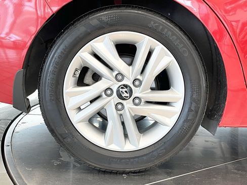 Used 2019 Hyundai Elantra SEL image 10