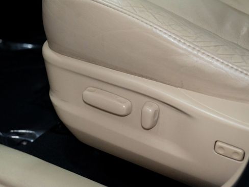 Used 2011 Toyota Venza AWD w/ Premium Pkg #2 image 19