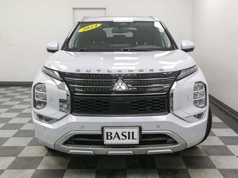 Used 2024 Mitsubishi Outlander 4WD Plug-In Hybrid image 3