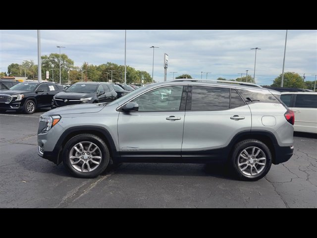 Certified 2024 GMC Terrain SLT w/ LPO, Floor Liner Package FWD image 5
