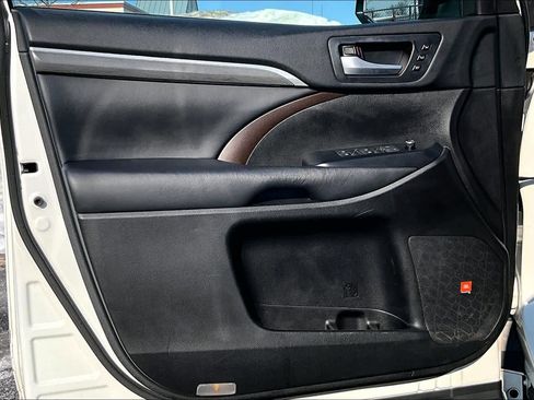 Used 2019 Toyota Highlander Limited image 22