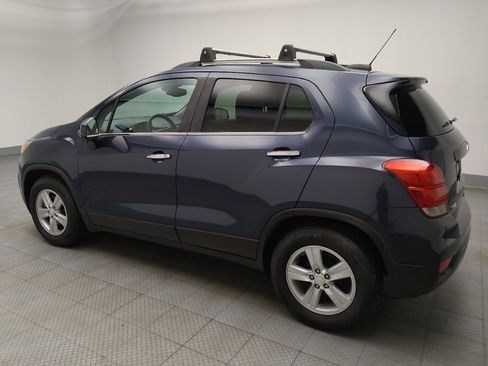 Used 2018 Chevrolet Trax LT w/ Sun & Sound Package FWD image 3