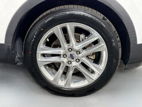 Used 2017 Ford Explorer XLT w/ Equipment Group 202A FWD image 36