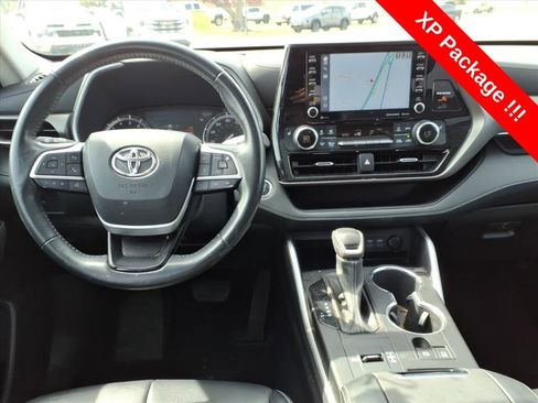 Used 2022 Toyota Highlander XLE image 14