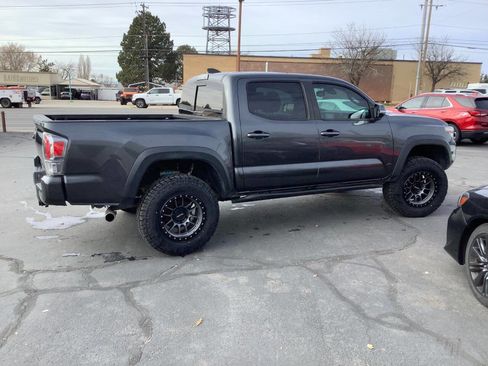 Used 2020 Toyota Tacoma TRD Off-Road image 12