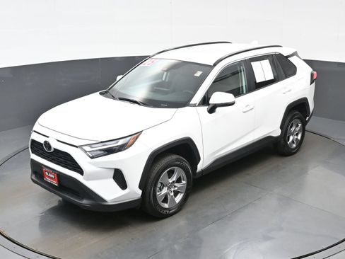 Used 2025 Toyota RAV4 XLE AWD/4WD image 36