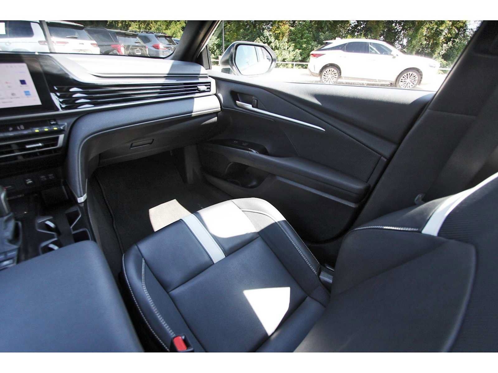 Used 2025 Toyota Camry SE FWD image 8