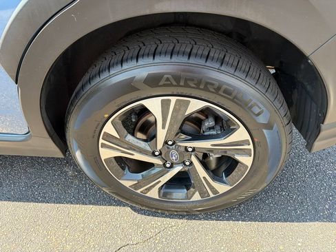 Used 2024 Subaru Crosstrek 2.0i Premium AWD/4WD image 4