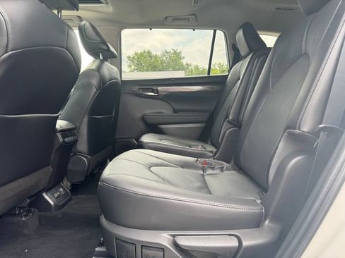 Used 2023 Toyota Highlander Limited AWD/4WD image 35