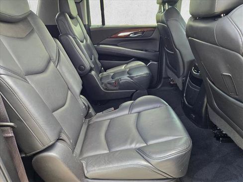 Used 2017 Cadillac Escalade ESV Luxury RWD image 20