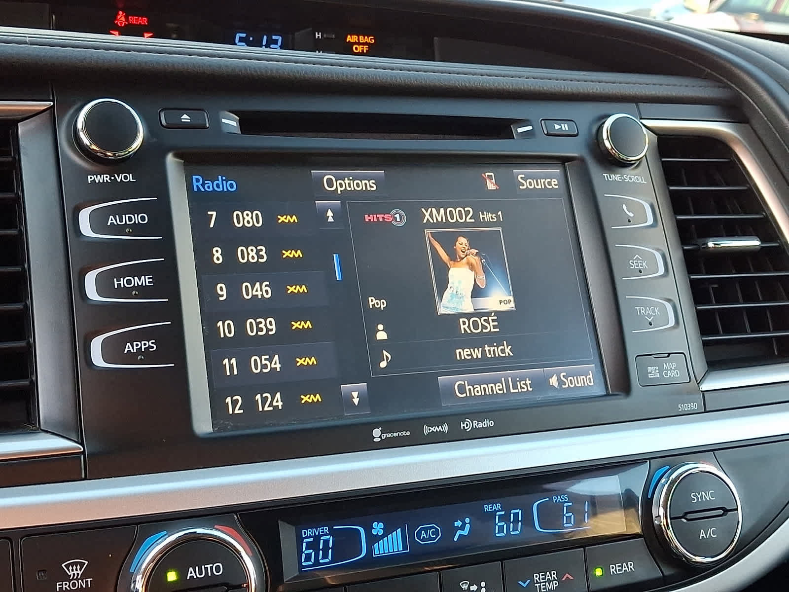 Used 2019 Toyota Highlander SE AWD/4WD image 22