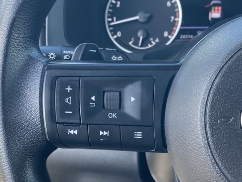 Used 2023 Nissan Pathfinder S image 27