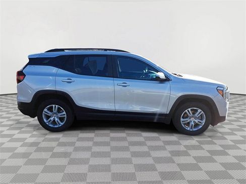 Used 2022 GMC Terrain SLE w/ Driver Convenience Package image 6