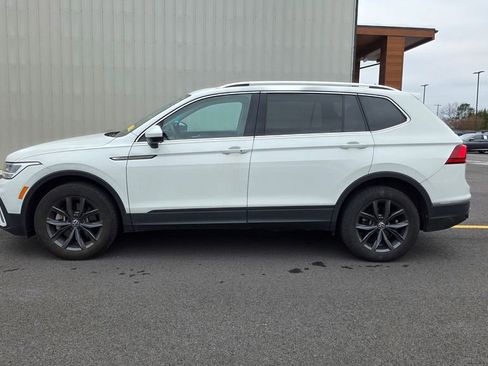 Used 2023 Volkswagen Tiguan SE R-Line image 9