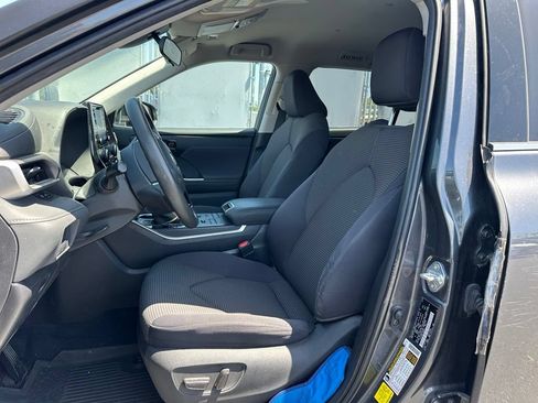 Used 2020 Toyota Highlander L AWD/4WD image 11