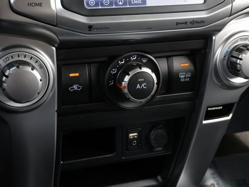 Used 2018 Toyota 4Runner SR5 Premium image 28