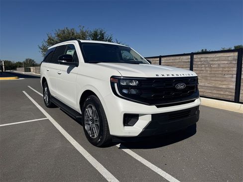 New 2025 Ford Expedition Active image 6