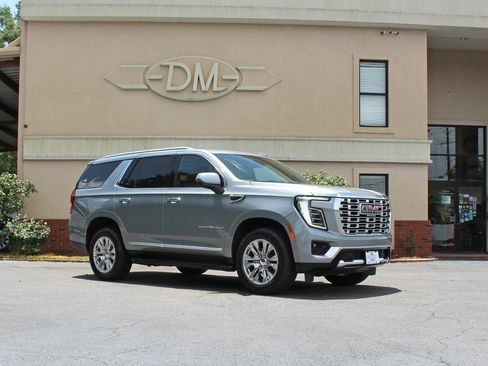 Used 2025 GMC Yukon Denali AWD/4WD image 6
