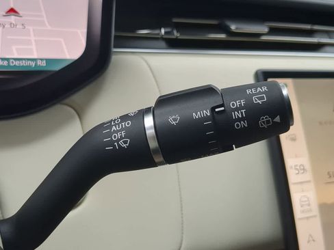 Certified 2025 Land Rover Range Rover Long Wheelbase SE image 28