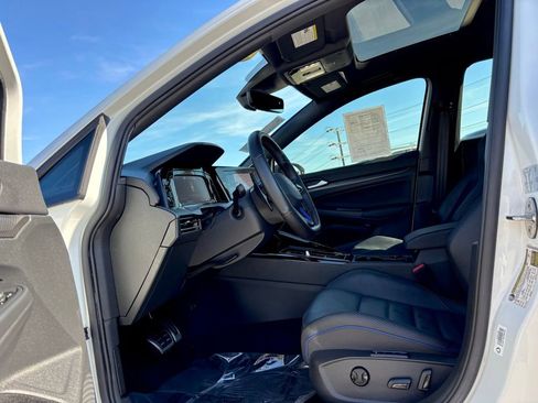 Used 2024 Volkswagen Golf R 2.0T image 10