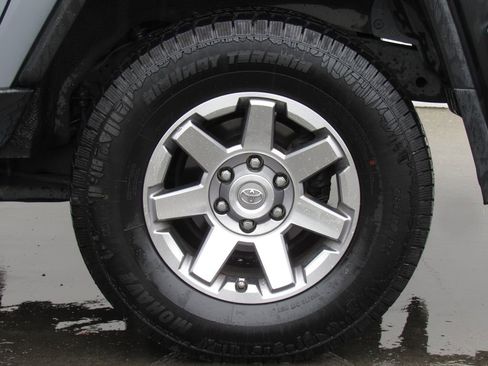 Used 2014 Toyota FJ Cruiser 4WD w/ Upgrade Package image 28