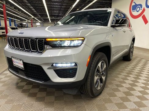 Used 2023 Jeep Grand Cherokee 4WD 4xe image 4