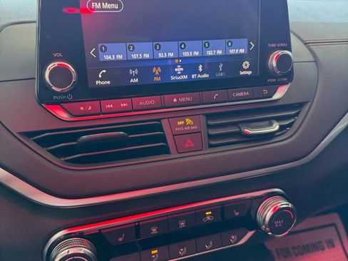 Used 2019 Nissan Altima 2.5 SR w/ SR Premium Package image 9