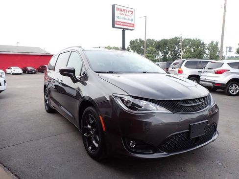 Used 2019 Chrysler Pacifica Touring-L Plus w/ Advanced Safetytec Group FWD image 1