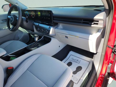 New 2026 Hyundai Kona SE image 9