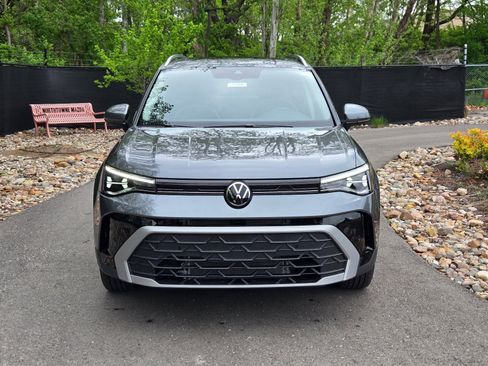 New 2026 Volkswagen Taos SE FWD image 8