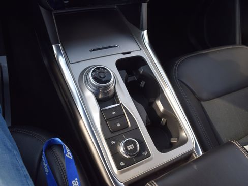 Certified 2022 Ford Explorer Limited AWD/4WD image 15