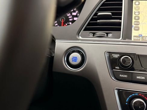 Used 2017 Hyundai Sonata Limited 2.0T image 39