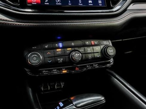 Used 2024 Dodge Durango GT RWD image 28