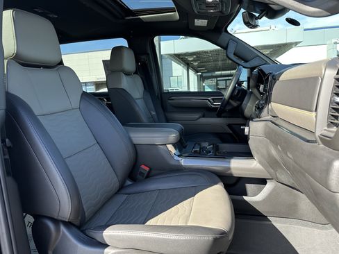 Used 2024 Chevrolet Silverado 2500 ZR2 w/ Technology Package image 27