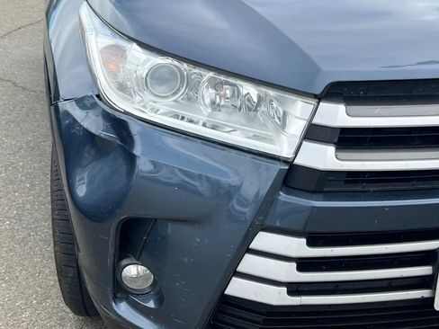 Used 2019 Toyota Highlander XLE image 14
