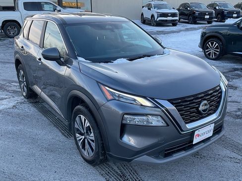 Used 2023 Nissan Rogue SV image 3