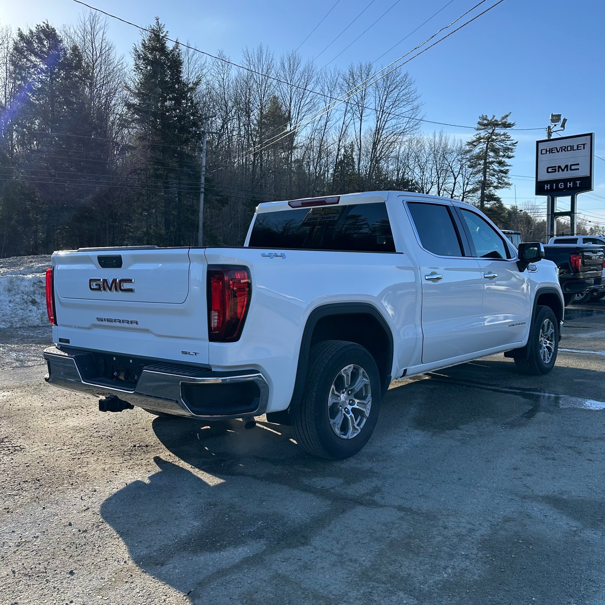 Used 2024 GMC Sierra 1500 SLT AWD/4WD image 3