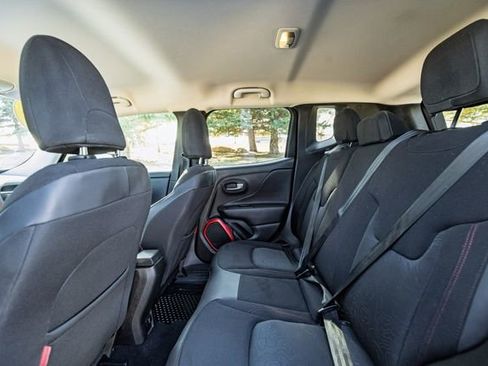 Used 2017 Jeep Renegade Trailhawk image 18