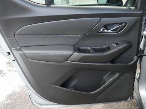 Used 2023 Chevrolet Traverse LT image 32