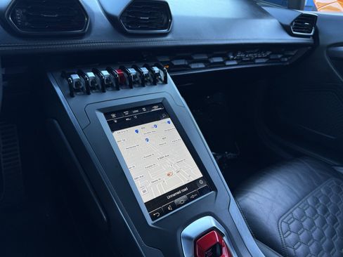 Used 2022 Lamborghini Huracan EVO image 22