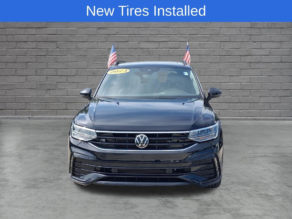 Used 2023 Volkswagen Tiguan SE R-Line FWD image 2