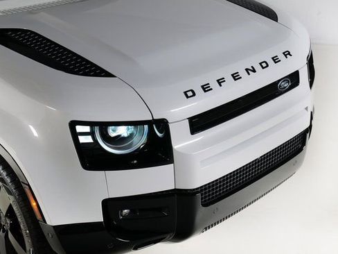 New 2026 Land Rover Defender 110 X-Dynamic SE image 29