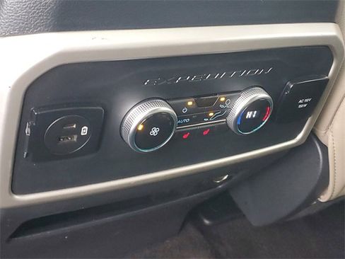 Used 2022 Ford Expedition Limited image 12