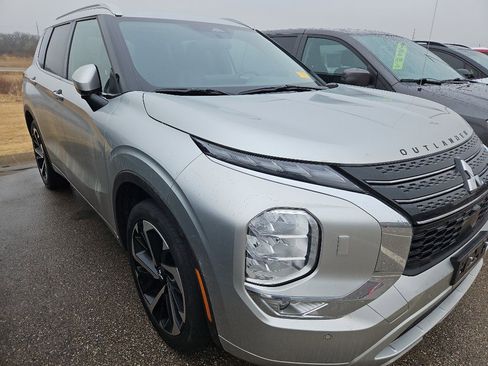 Used 2022 Mitsubishi Outlander SEL image 3