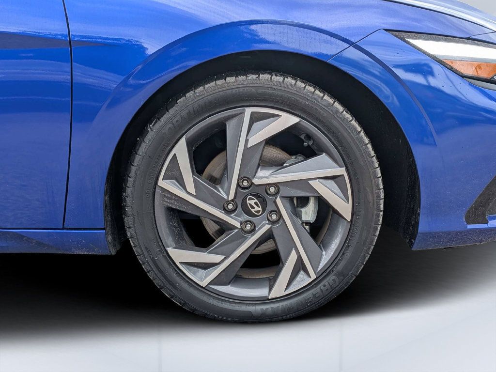 Certified 2025 Hyundai Elantra SEL FWD image 15