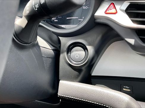 Used 2025 Toyota Sienna XLE w/ XLE Plus Package FWD image 32